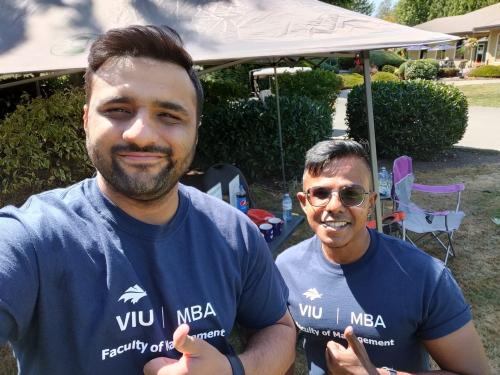 Two MBA Community Engagement Ambassadors giving the thumbs up